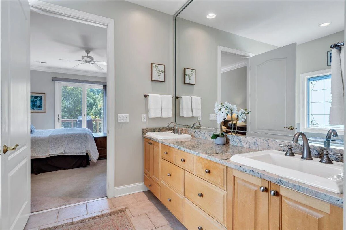 2443 Beverly BLVD SW - Photo 33