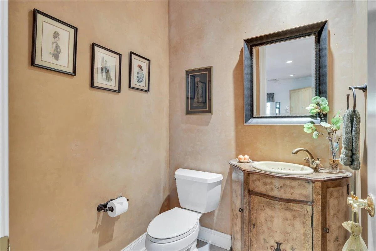 2443 Beverly BLVD SW - Photo 37