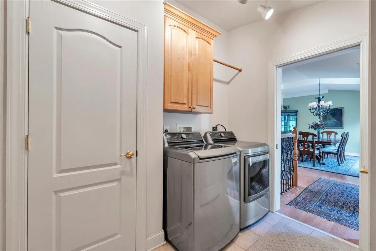 2443 Beverly BLVD SW - Photo 39