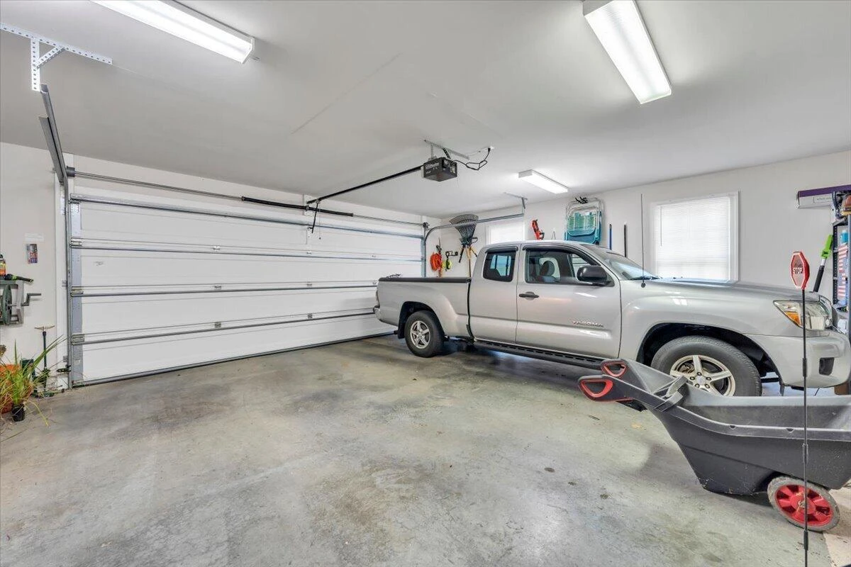 2443 Beverly BLVD SW - Photo 40