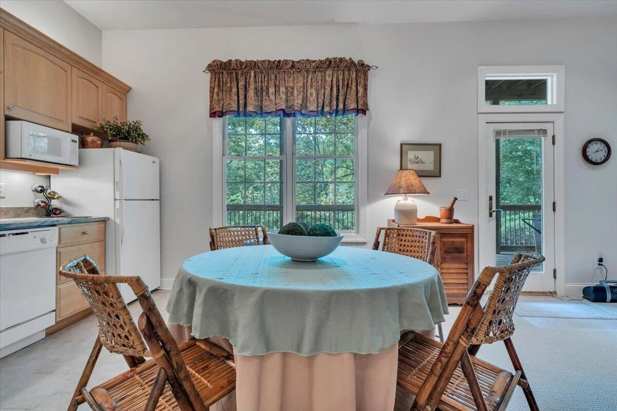 2443 Beverly BLVD SW - Photo 45