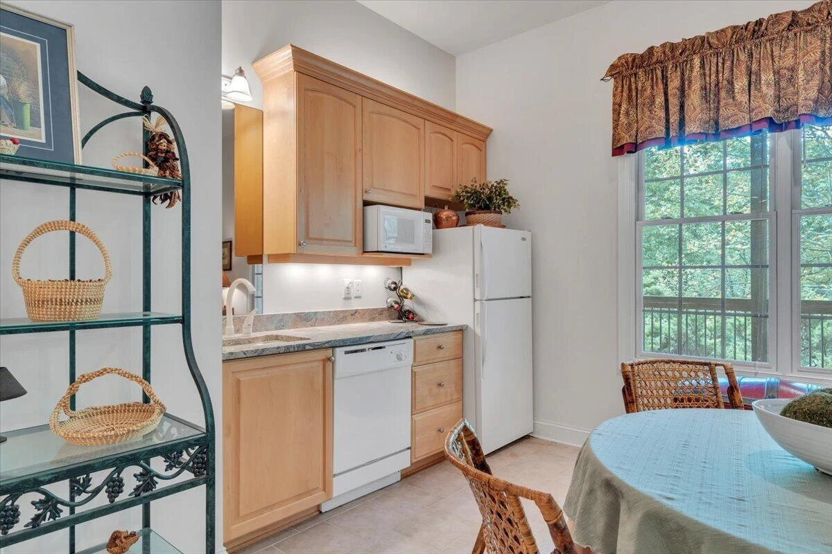 2443 Beverly BLVD SW - Photo 46