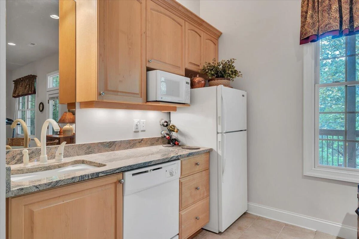 2443 Beverly BLVD SW - Photo 47