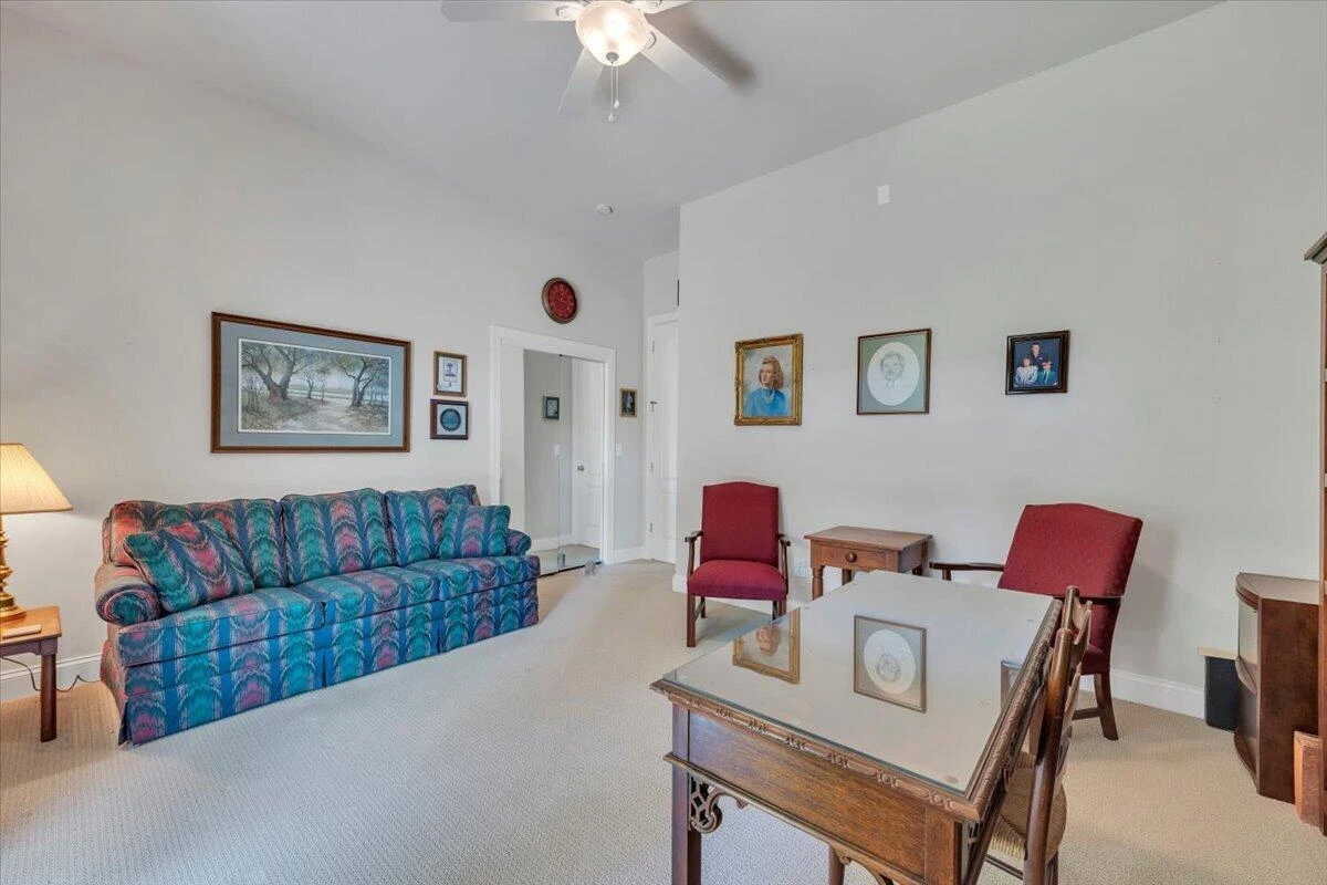 2443 Beverly BLVD SW - Photo 51