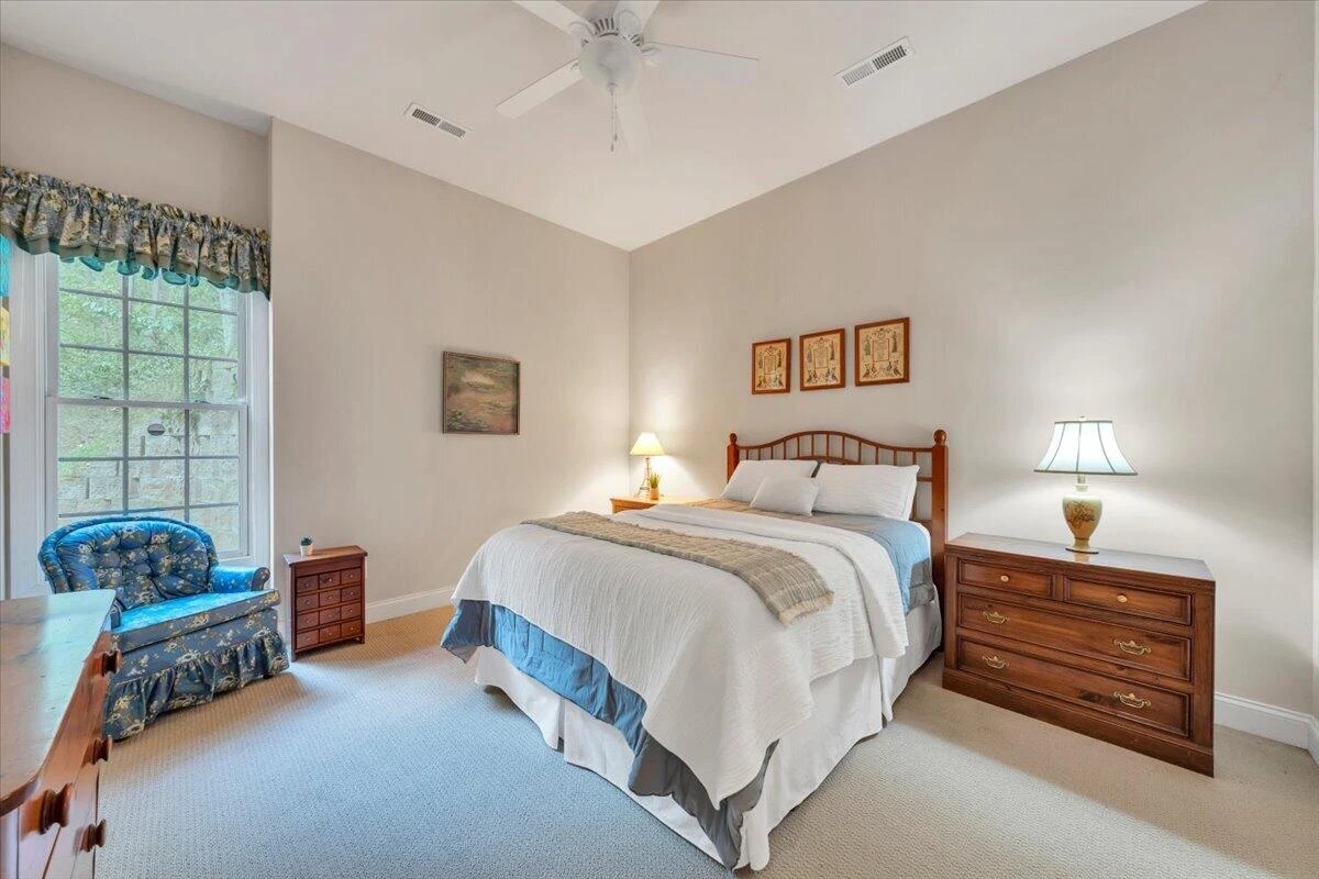 2443 Beverly BLVD SW - Photo 54