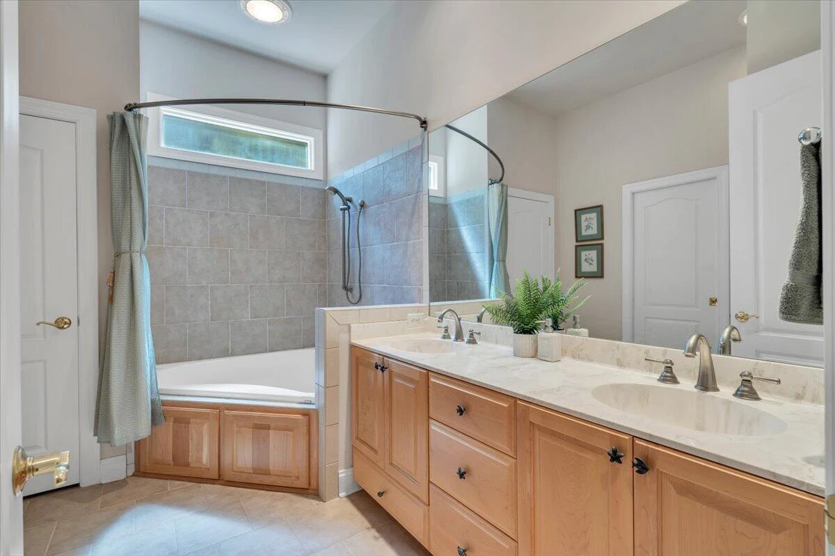 2443 Beverly BLVD SW - Photo 56