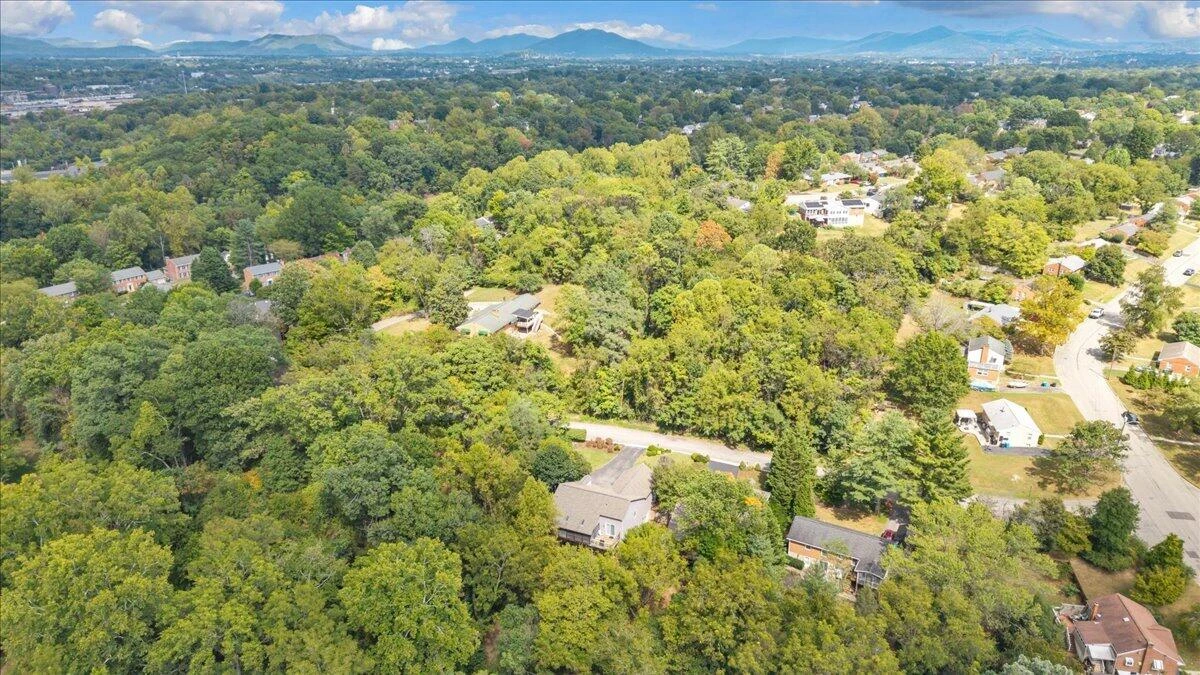 2443 Beverly BLVD SW - Photo 81