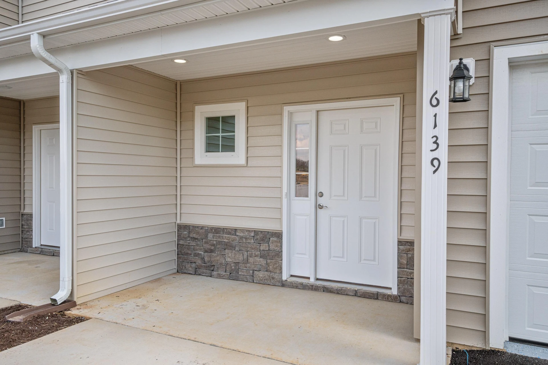 6139 Warren Newcomb DR - Photo 2