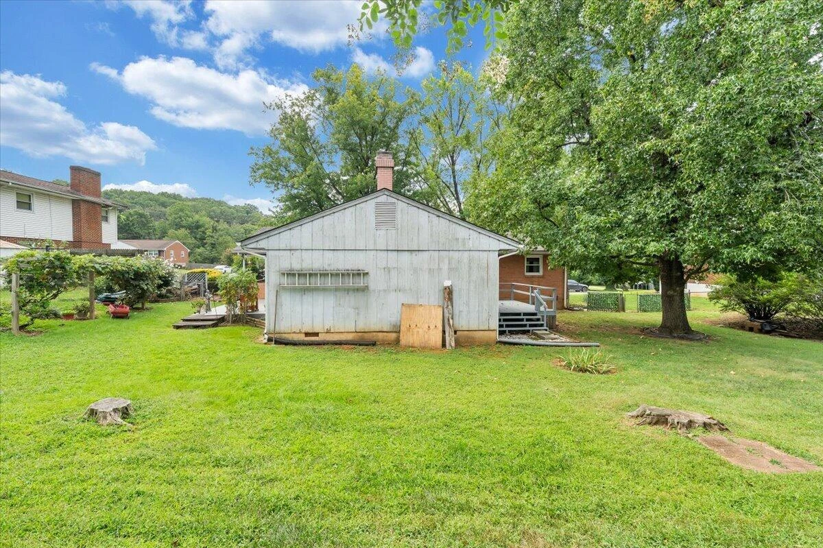 308 Langland DR - Photo 18
