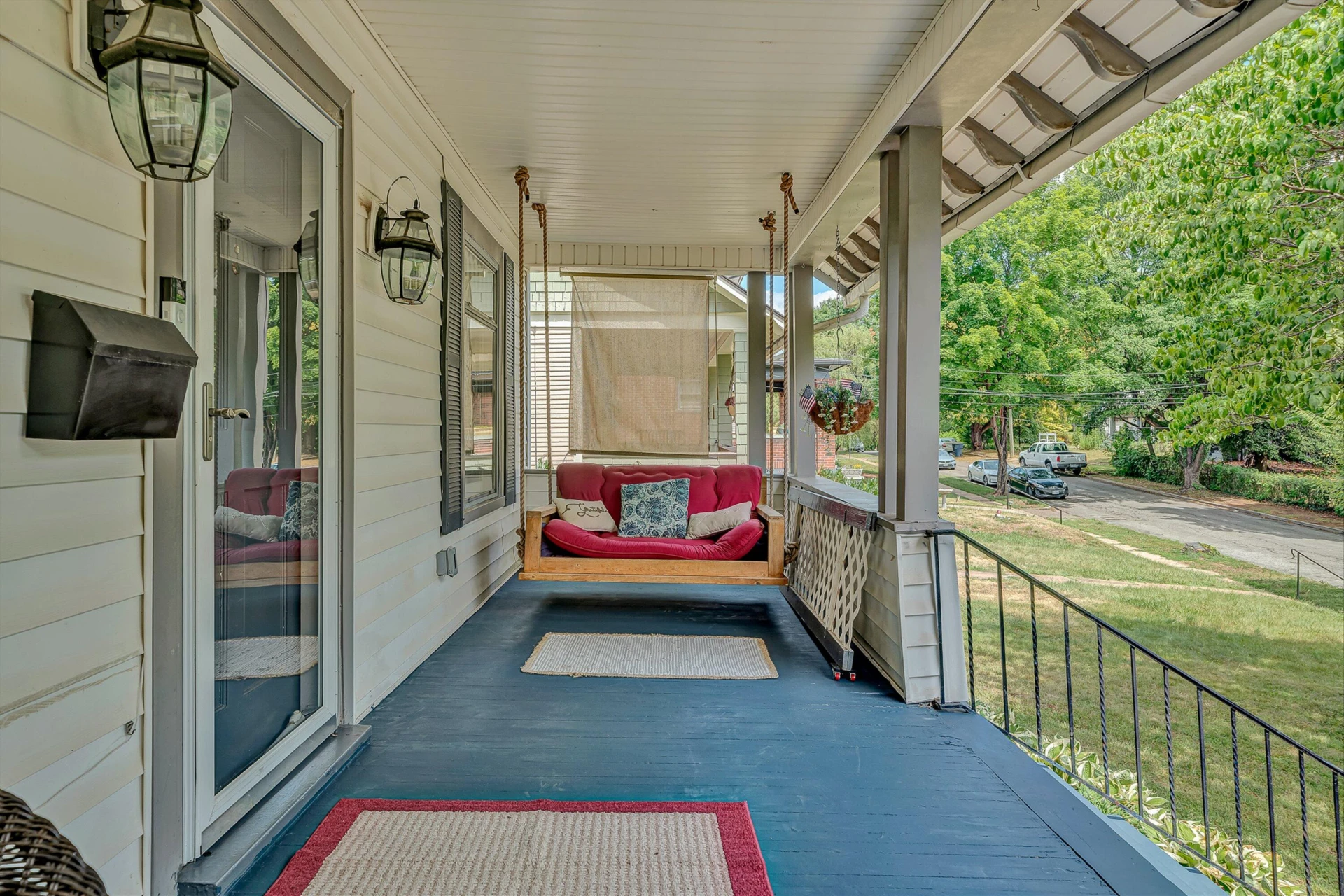 1902 Oxford AVE SW - Photo 3