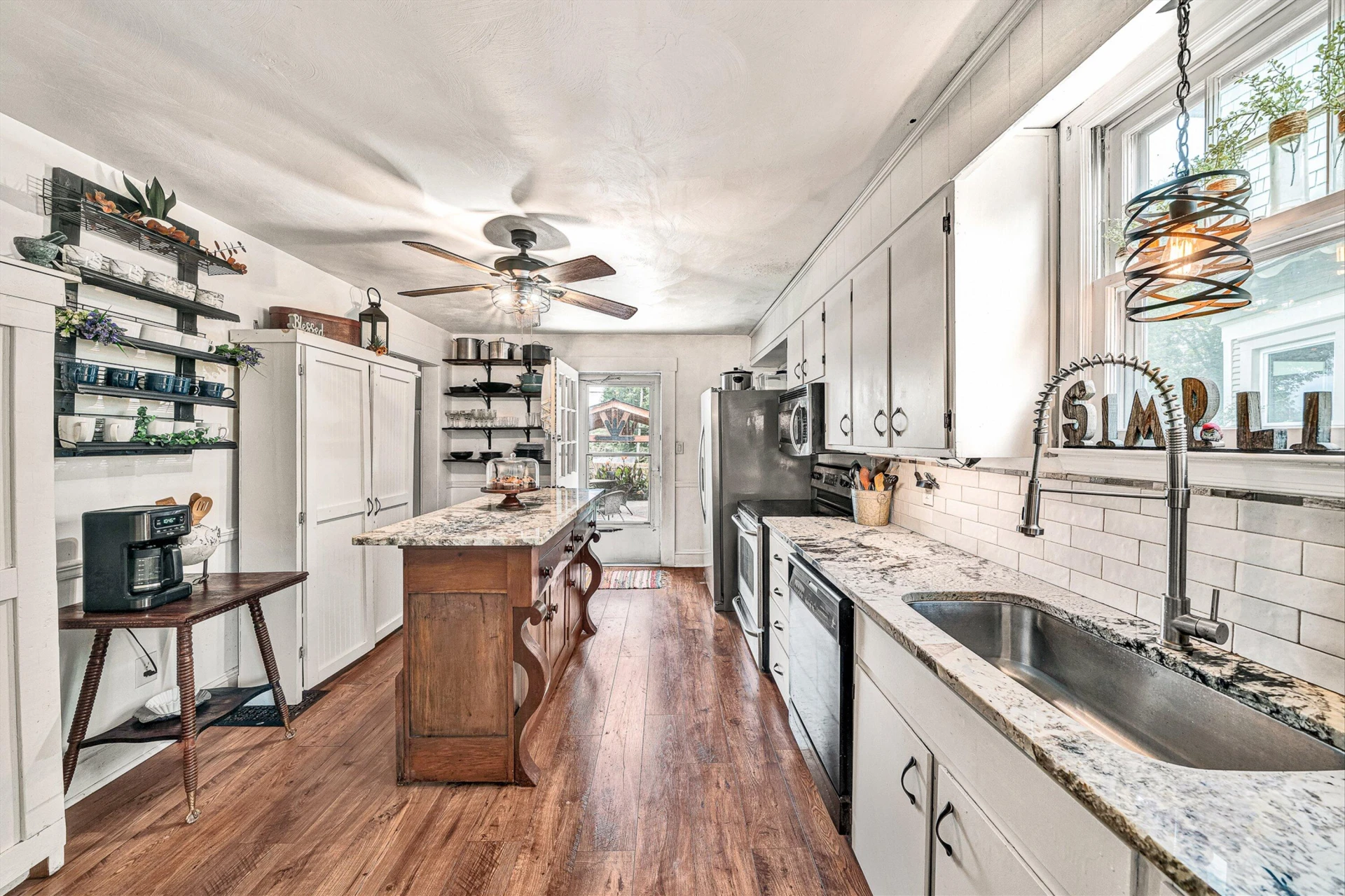 1902 Oxford AVE SW - Photo 8
