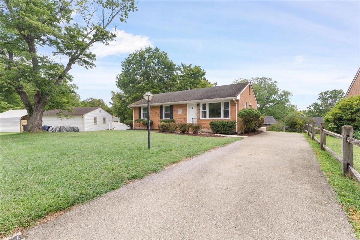 4731 Sanders DR NE - Photo 2