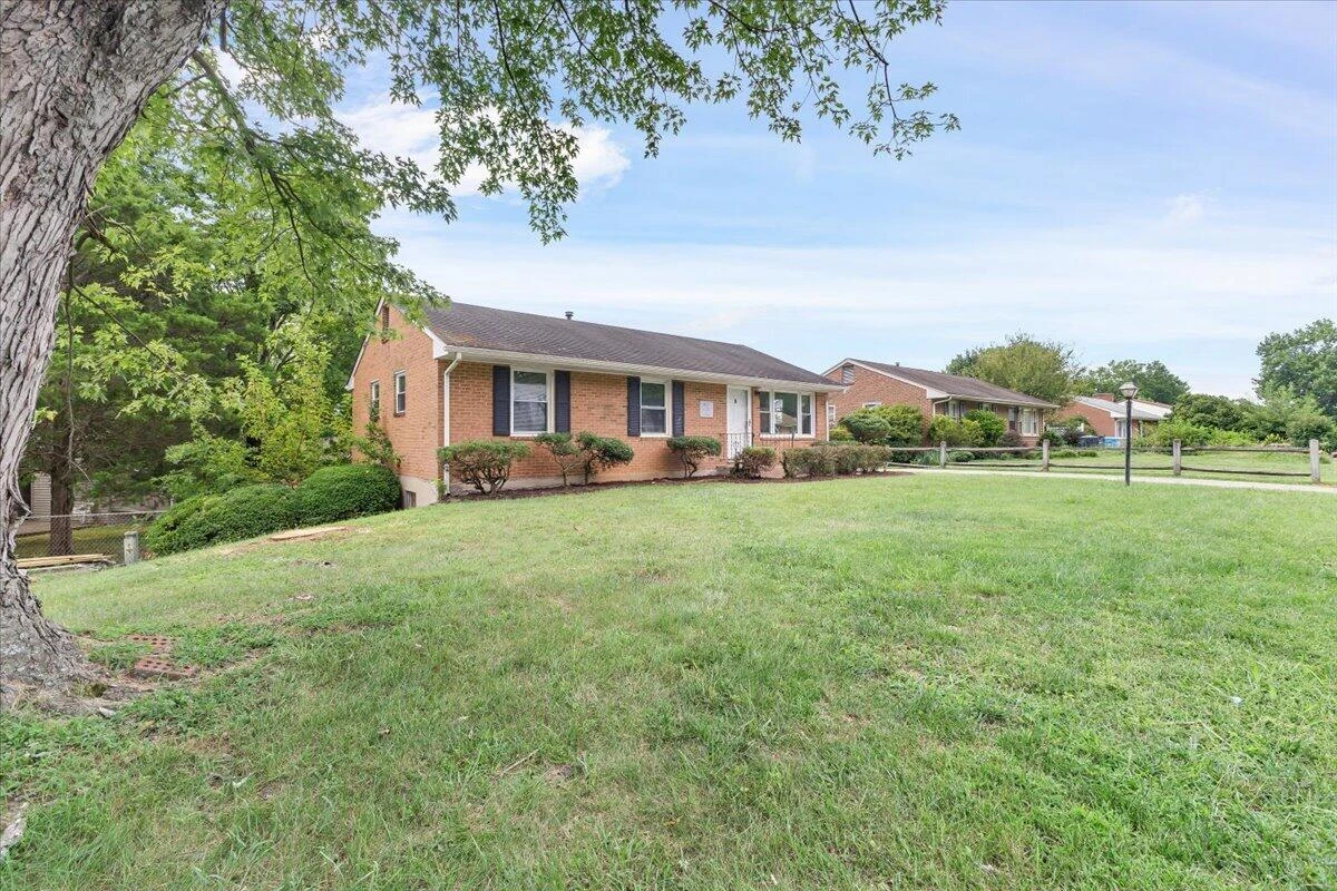 4731 Sanders DR NE - Photo 3