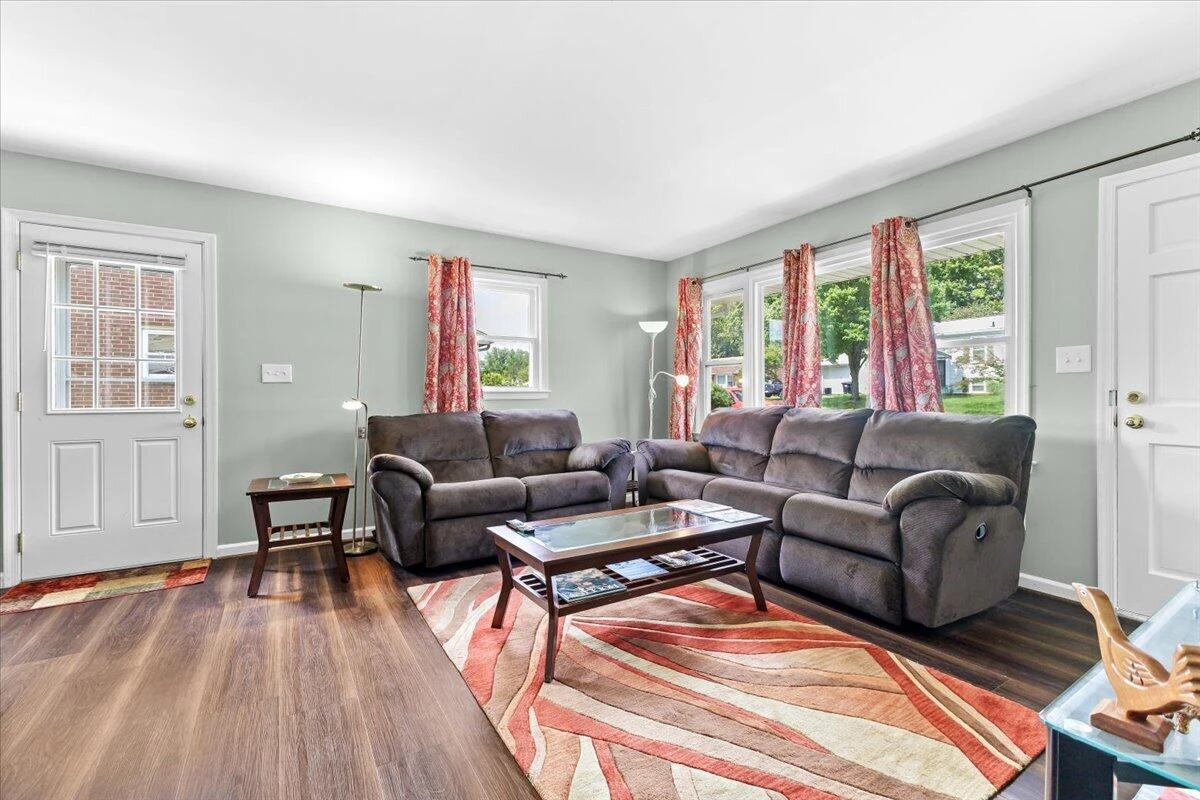 4731 Sanders DR NE - Photo 4