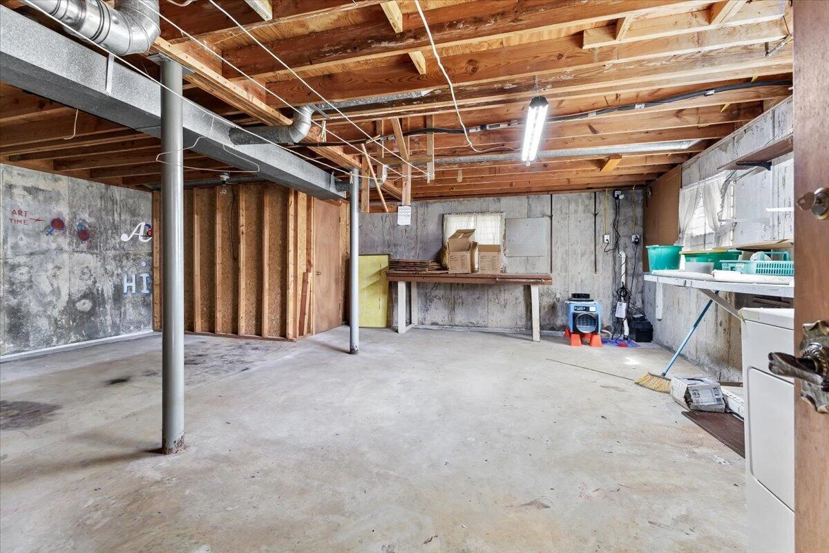 4731 Sanders DR NE - Photo 19
