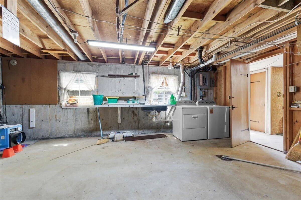4731 Sanders DR NE - Photo 21