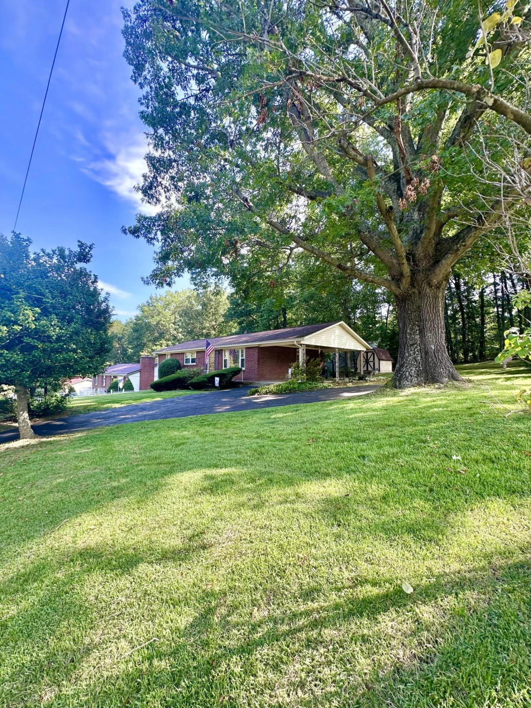 1905 Oakwood DR - Photo 2