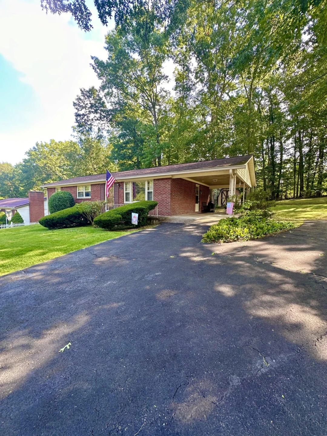 1905 Oakwood DR - Photo 3