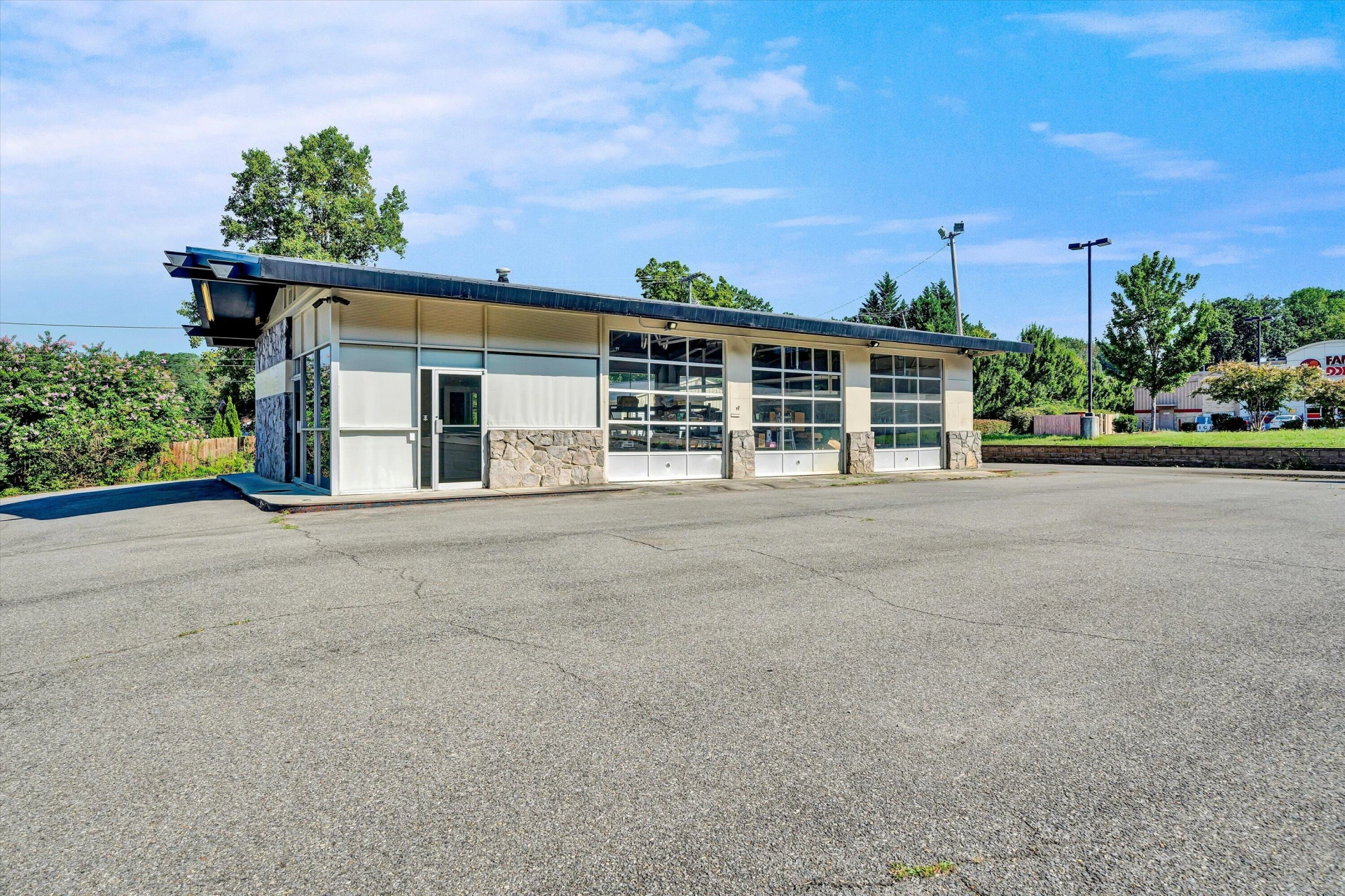 3137 Brambleton AVE SW - Photo 2