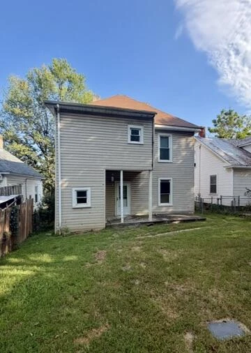 627 Albemarle AVE SE - Photo 2