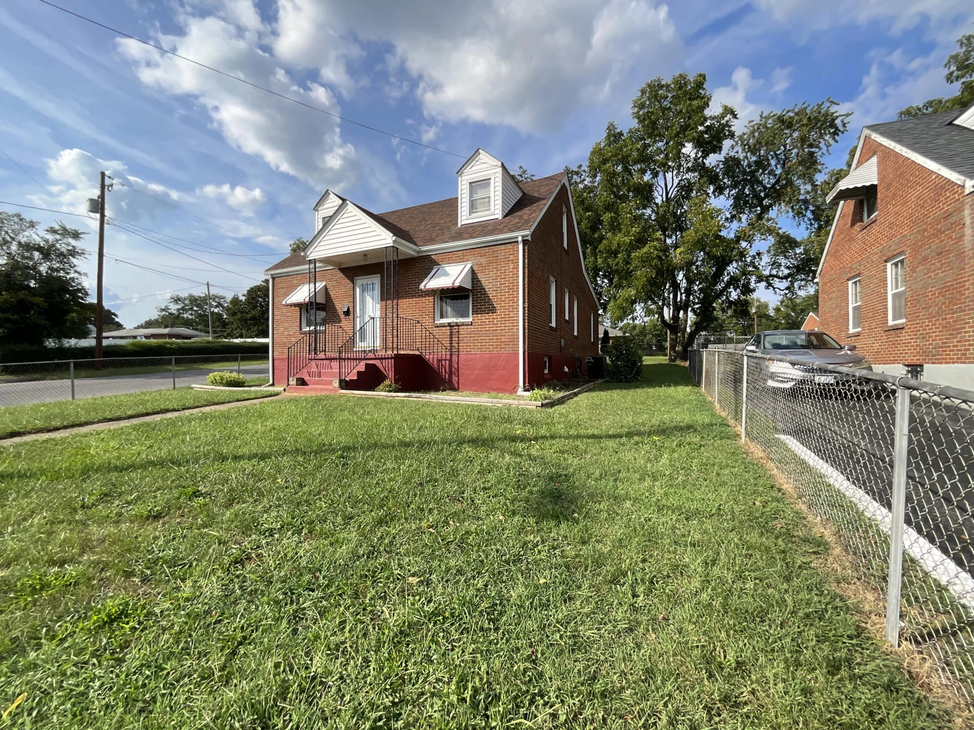 1251 Thomas AVE NW - Photo 2