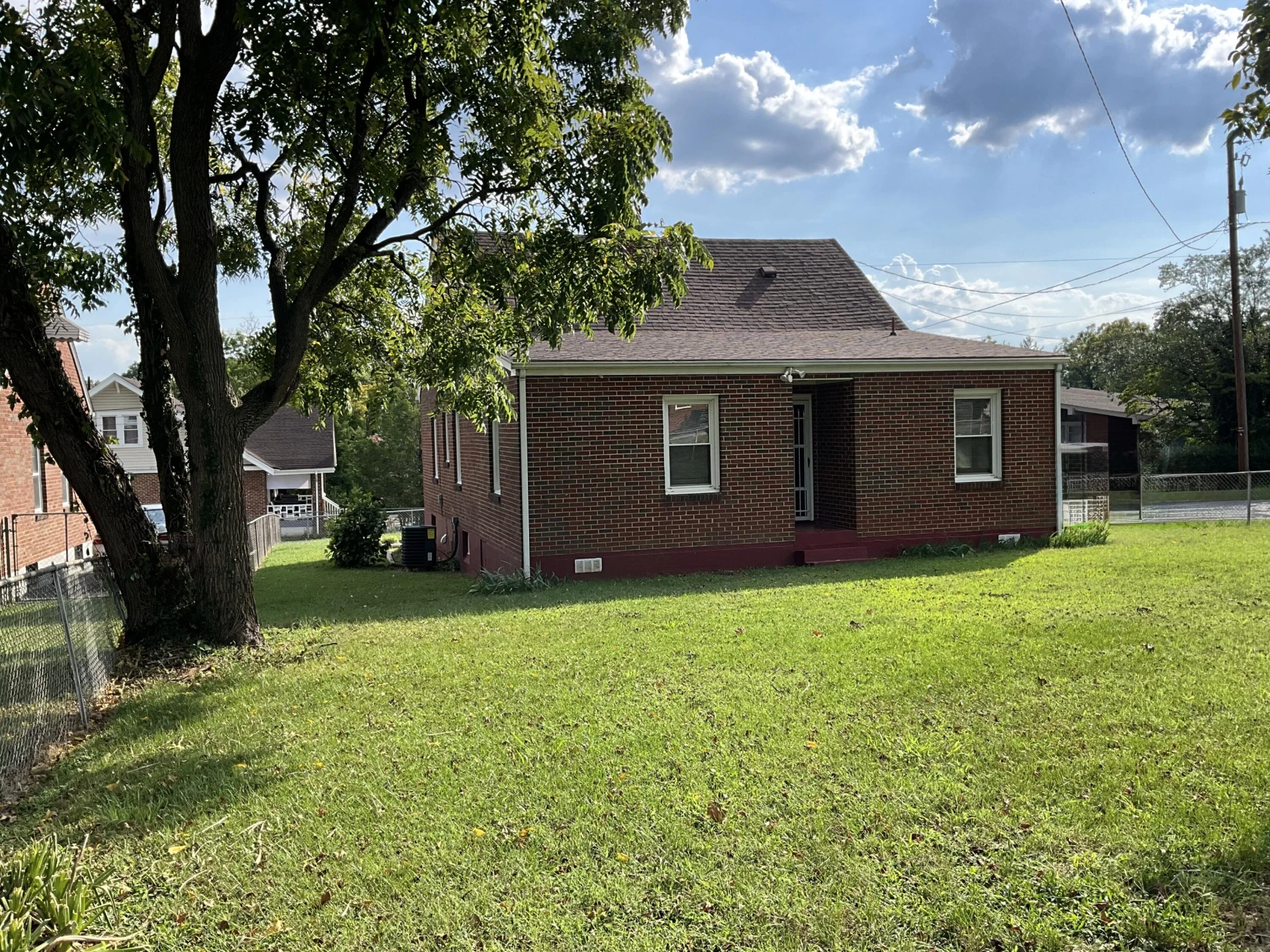 1251 Thomas AVE NW - Photo 4