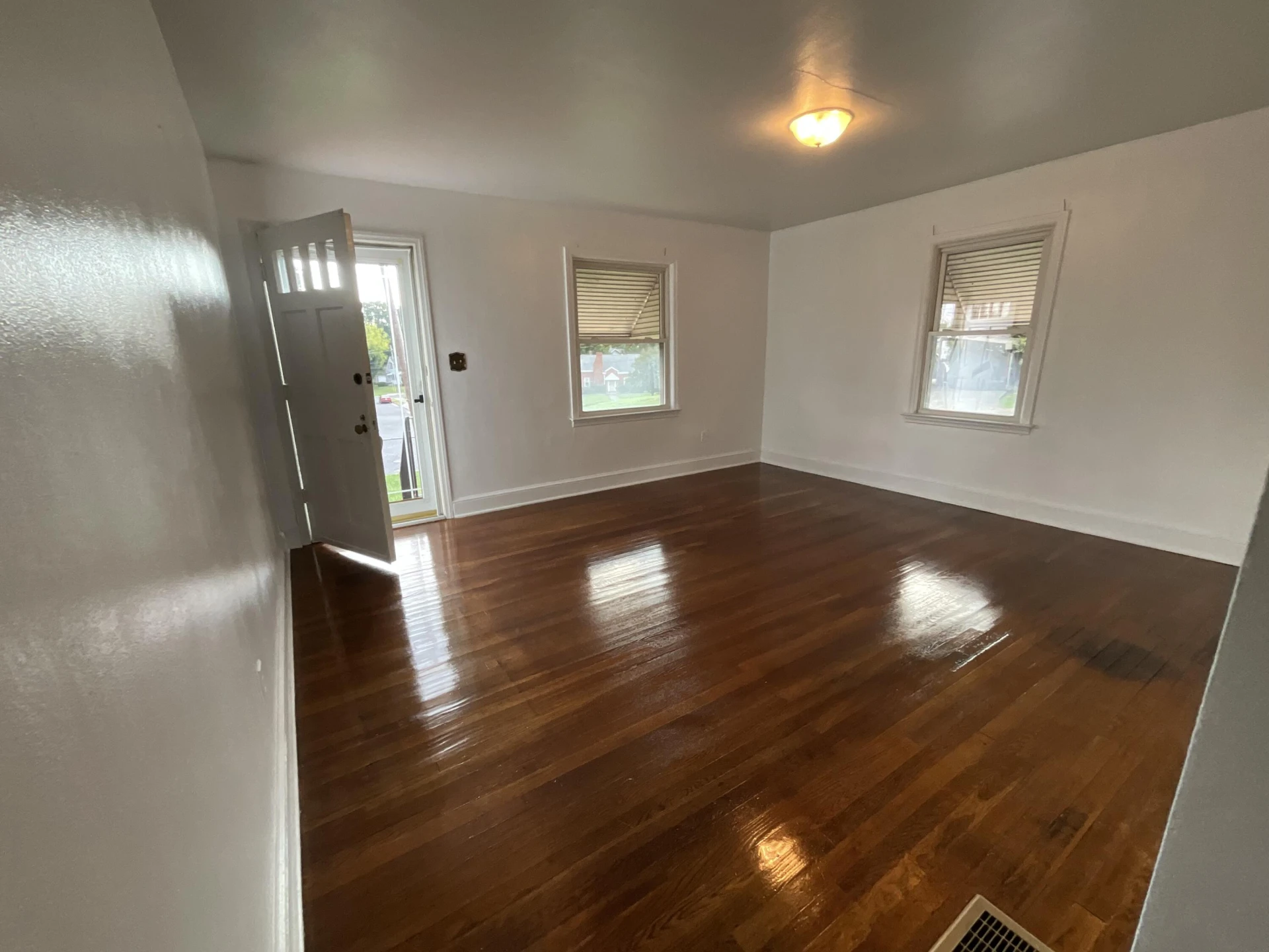 1251 Thomas AVE NW - Photo 9
