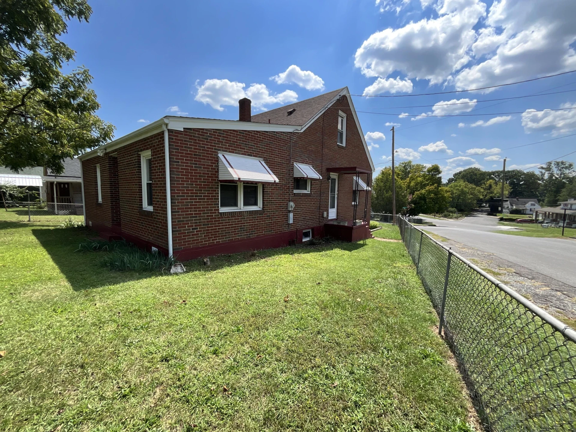 1251 Thomas AVE NW - Photo 5