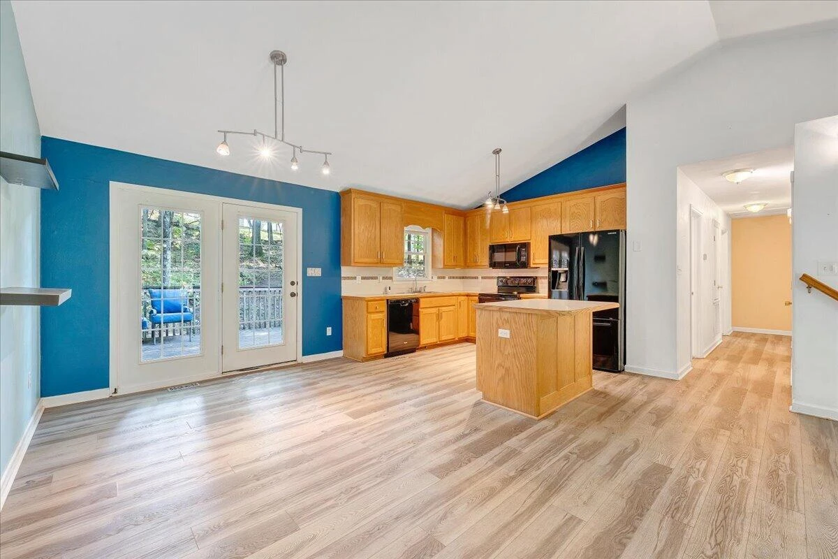 1033 Tipton AVE SE - Photo 11