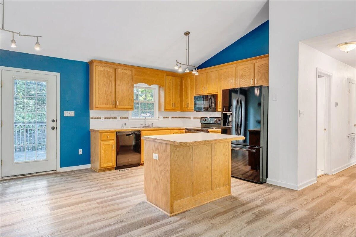 1033 Tipton AVE SE - Photo 12