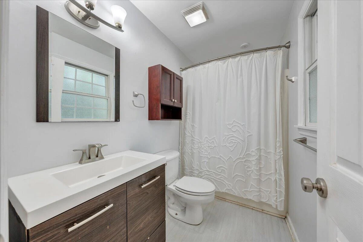 1033 Tipton AVE SE - Photo 16