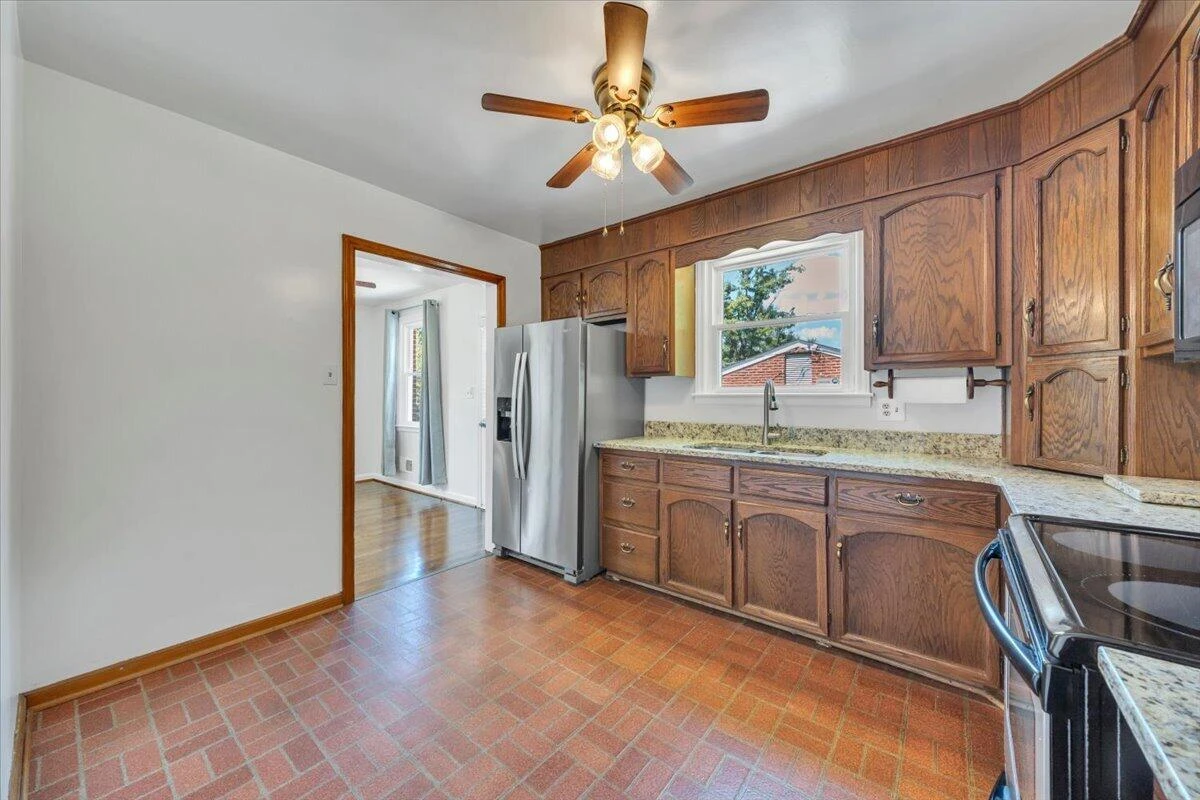 3326 Manassas DR - Photo 15