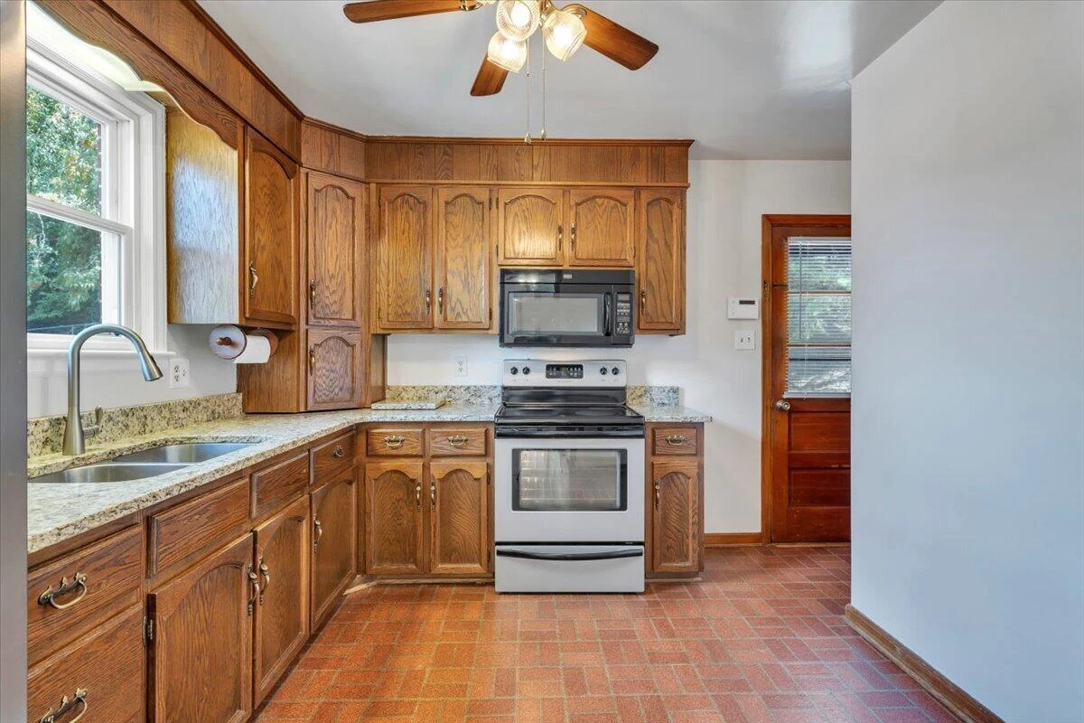 3326 Manassas DR - Photo 17