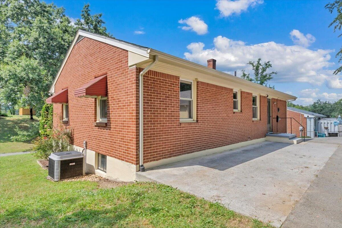3326 Manassas DR - Photo 43
