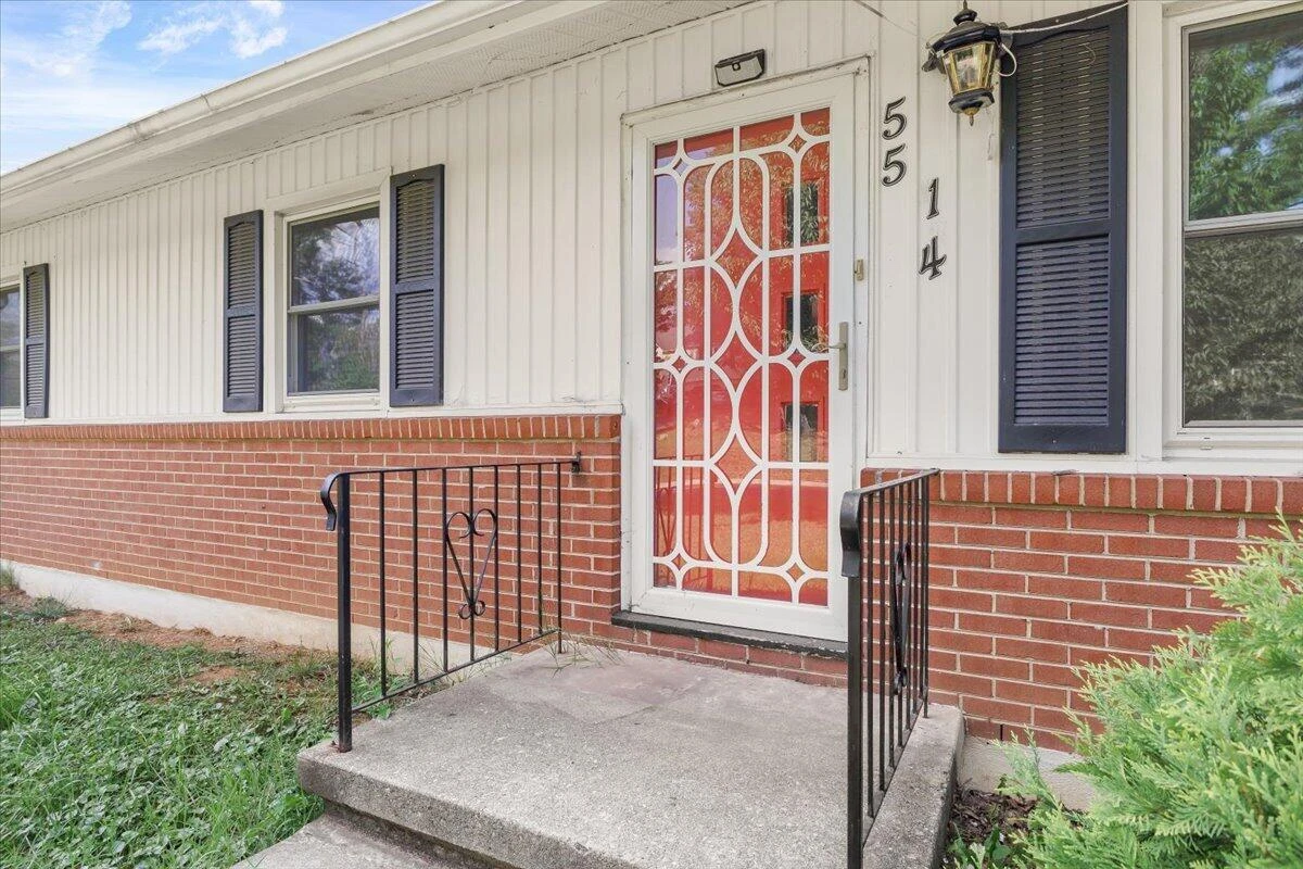 5514 Castle Rock RD - Photo 3