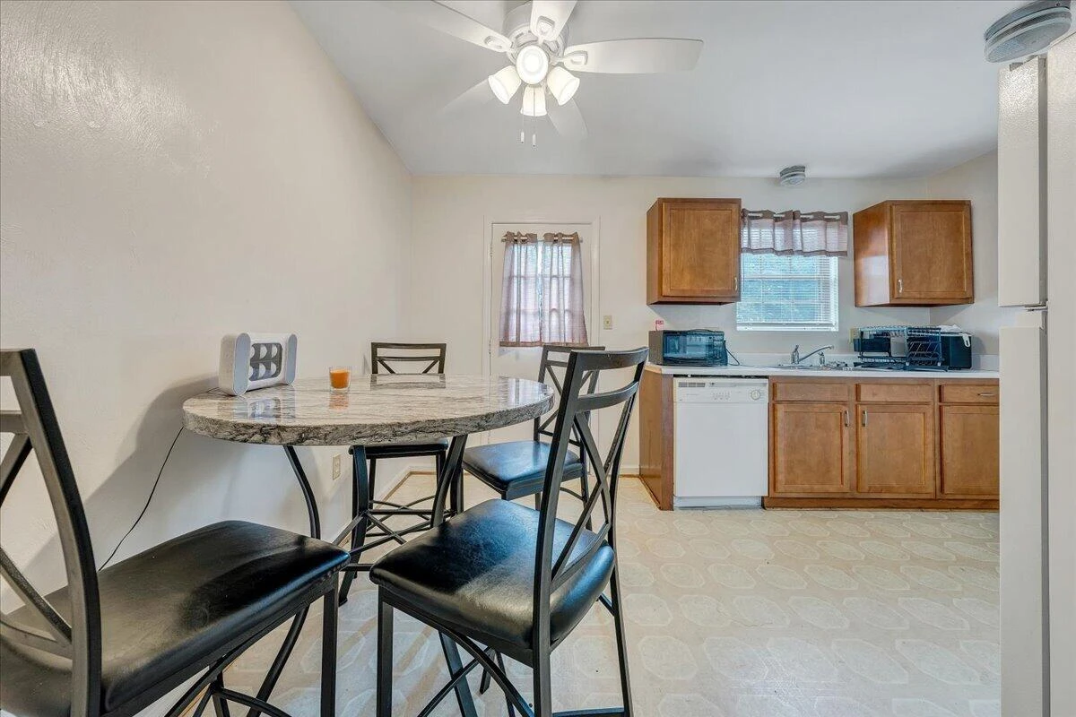 4102 Richland AVE NW - Photo 4