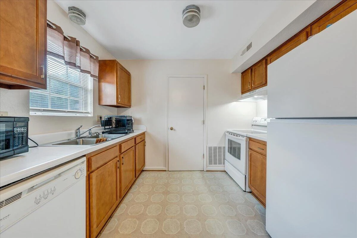 4102 Richland AVE NW - Photo 5