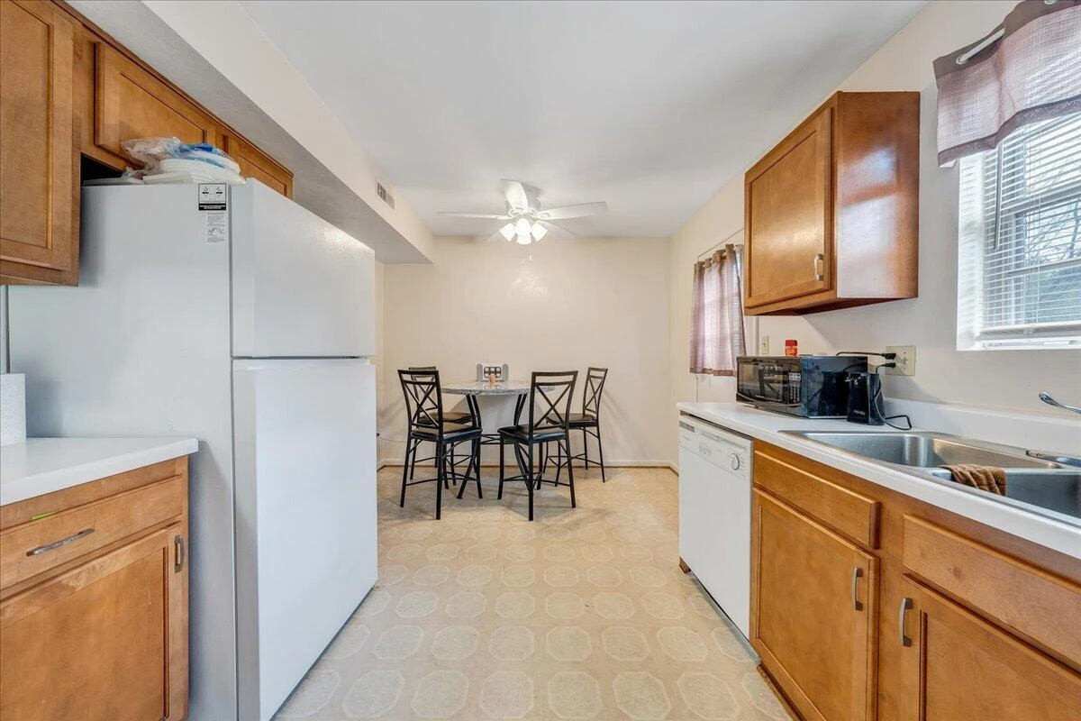 4102 Richland AVE NW - Photo 6