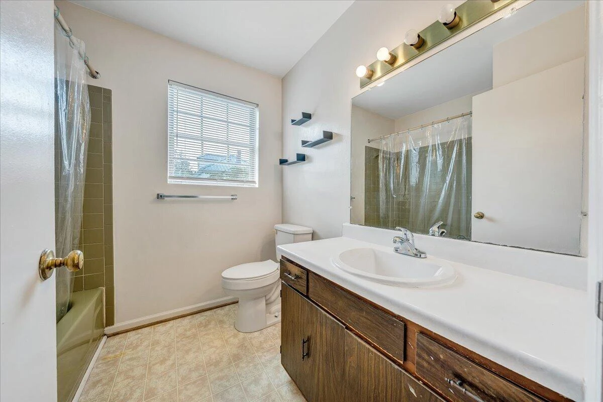 4102 Richland AVE NW - Photo 9