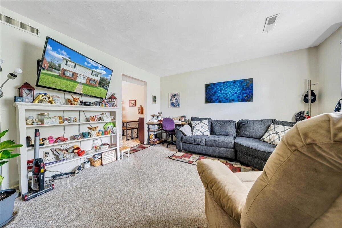 4102 Richland AVE NW - Photo 10