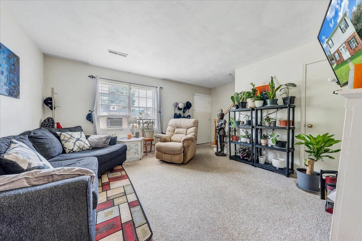 4102 Richland AVE NW - Photo 11