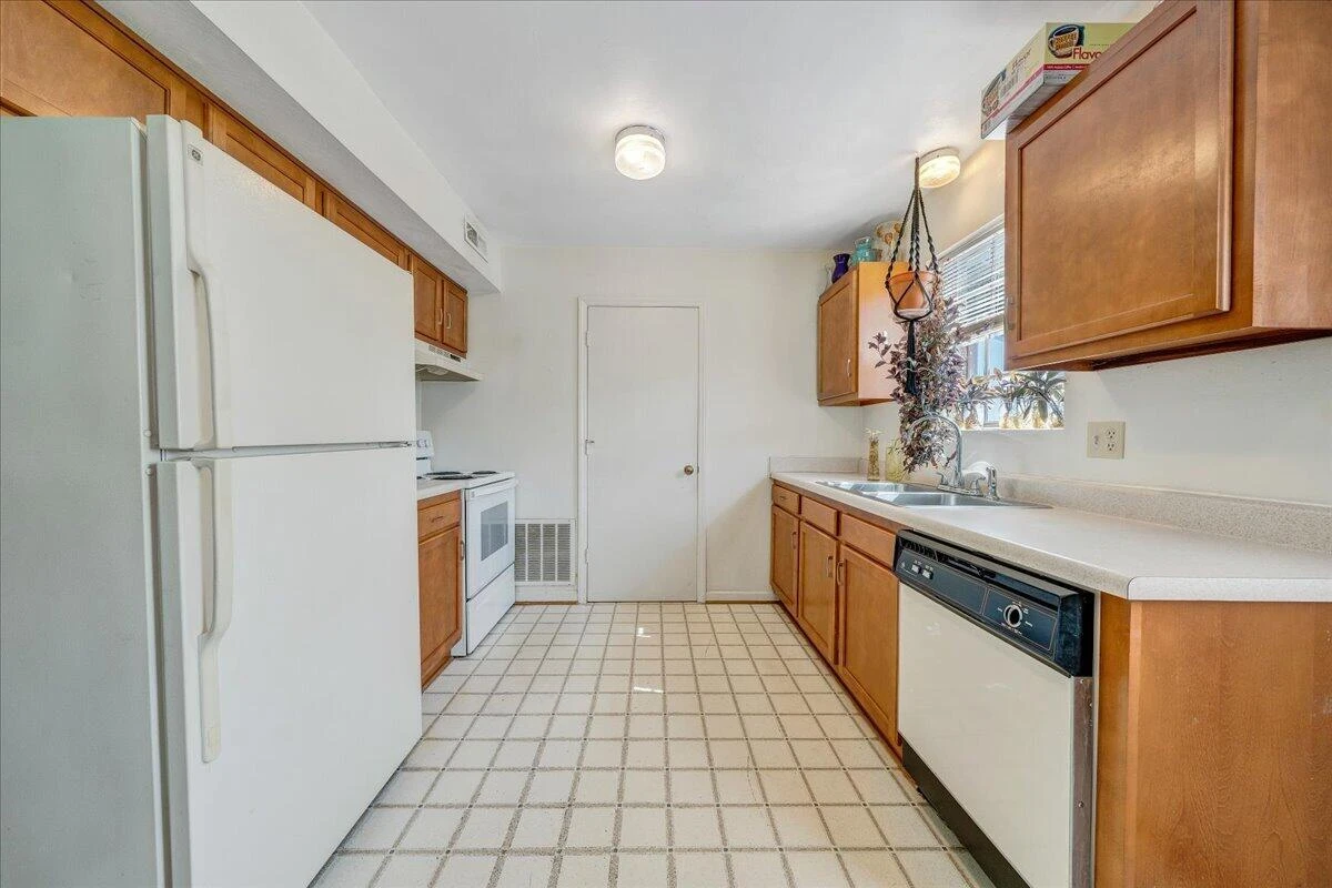 4102 Richland AVE NW - Photo 12