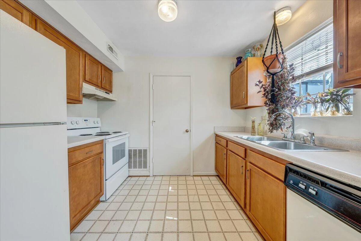 4102 Richland AVE NW - Photo 13