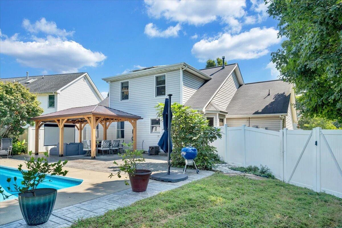 1313 Trevino DR NE - Photo 5