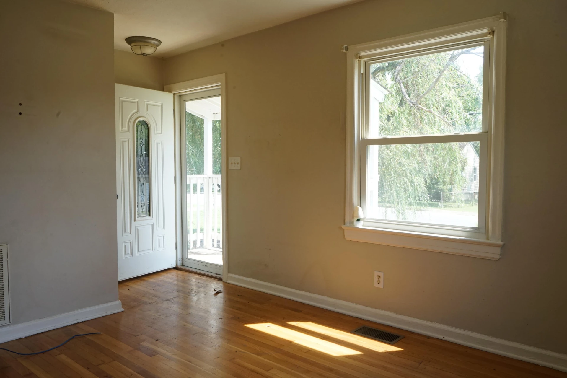 3216 Maplelawn AVE NW - Photo 2