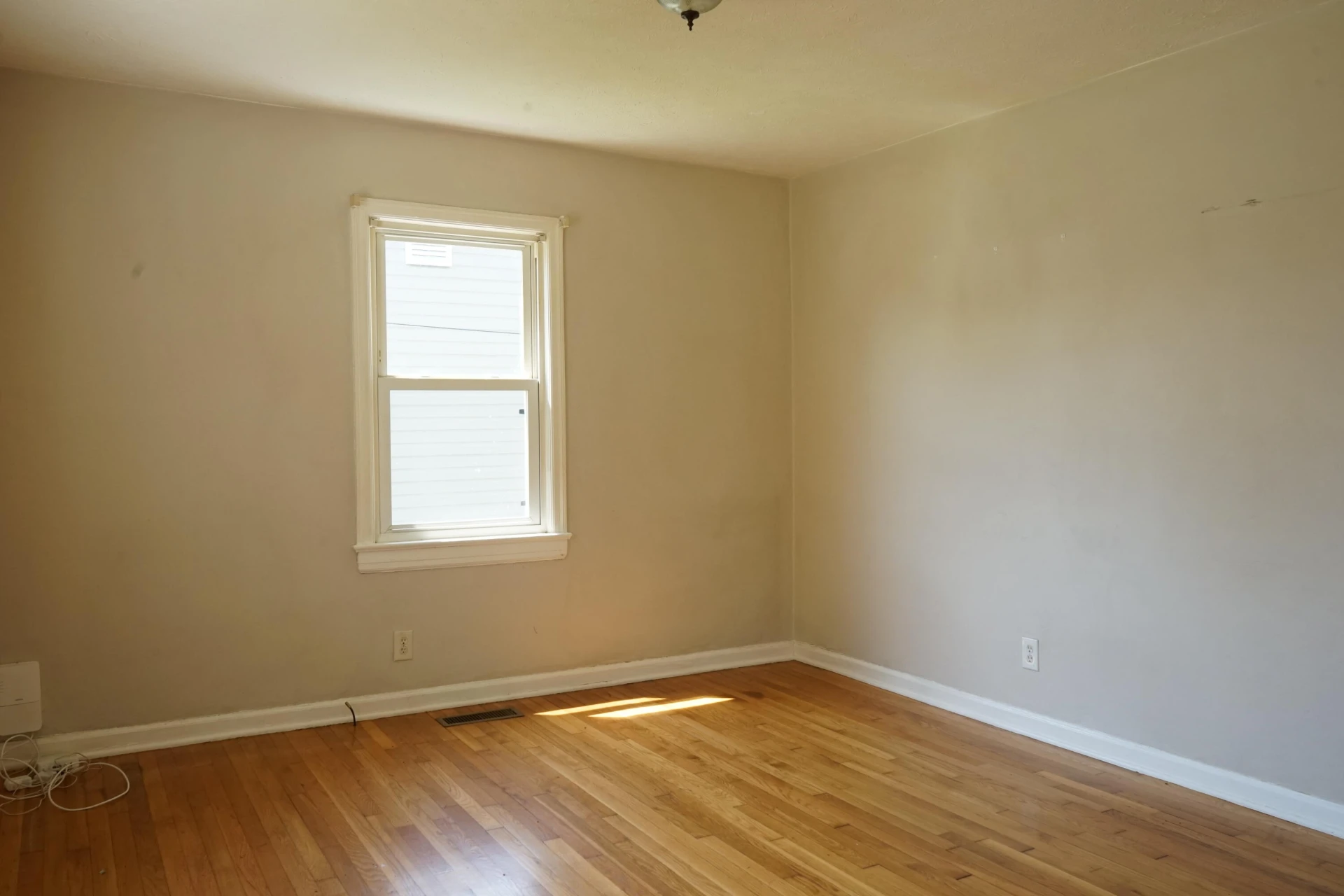 3216 Maplelawn AVE NW - Photo 3
