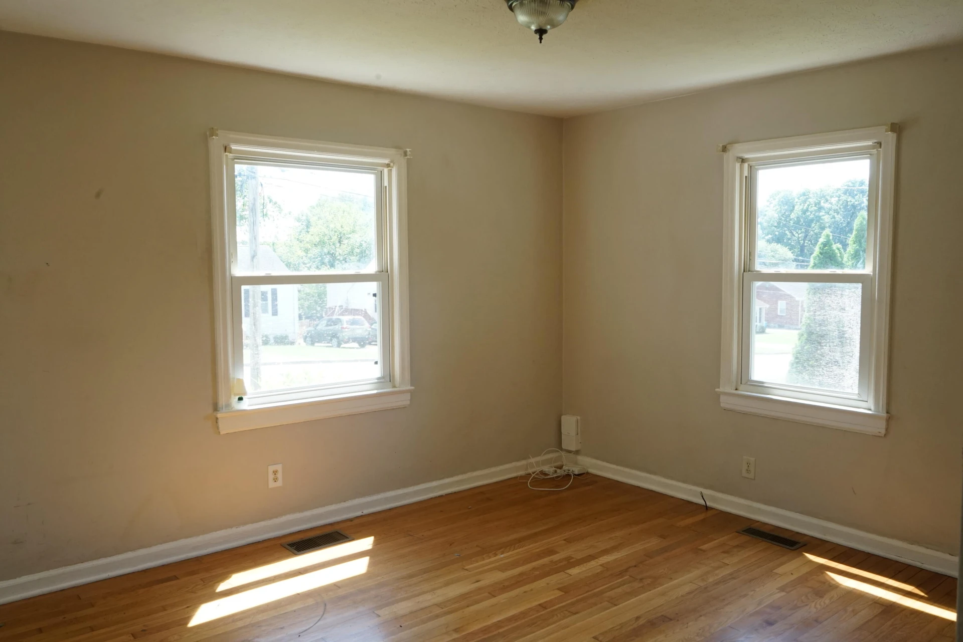 3216 Maplelawn AVE NW - Photo 4