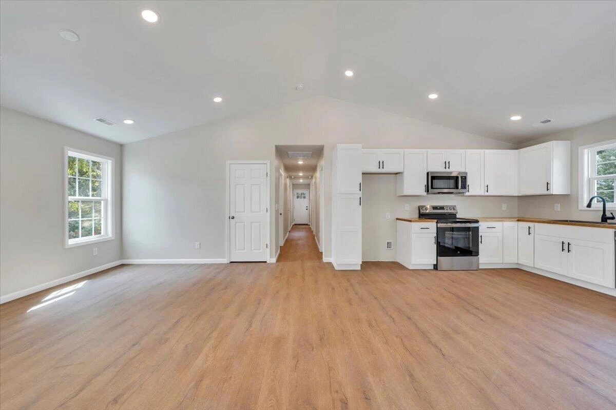 2122 Colgate ST NE - Photo 4