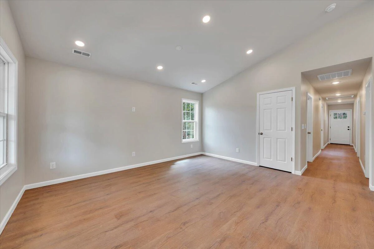 2122 Colgate ST NE - Photo 5