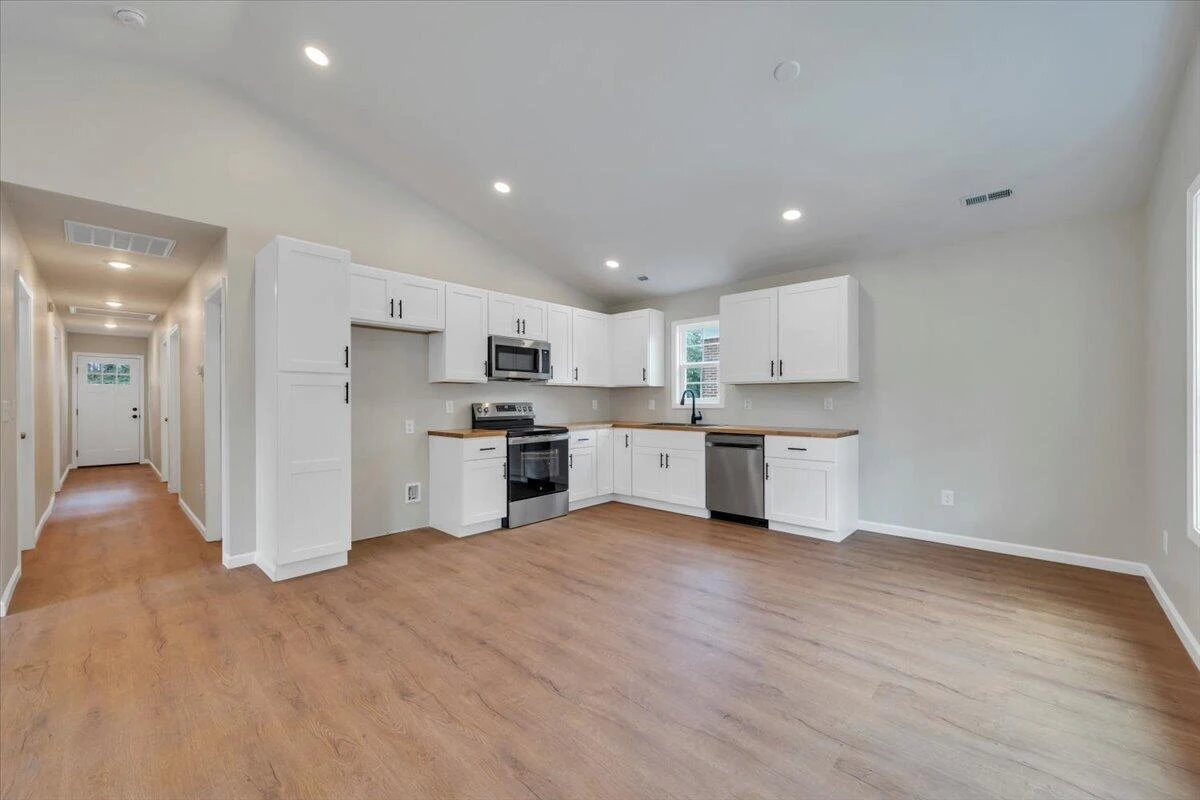 2122 Colgate ST NE - Photo 6